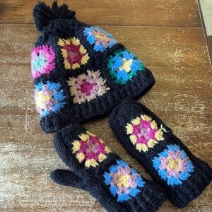WILD FABLE Hat & Mitten Set, granny square pattern, NWOT